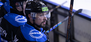 Александр Жидких: У нас команда звезд с неба не хватает, но за счет самоотдачи, выполнения тренерского задания и надежной игры вратарей мы побеждаем.