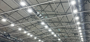 Над ледовой площадкой установлено 70 новых светодиодных прожекторов