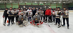 В Гомеле в совместной тренировке встретились представители хоккея с шайбой и греко-римской борьбы