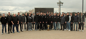 Хоккеисты и тренеры «Юниора» посетили Площадь Государственного флага