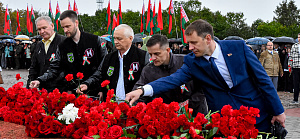 "В единстве — наша сила". Руководство Хоккейного клуба "Неман" и начальники команд почтили память героев