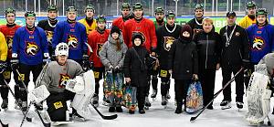 Хоккейный клуб «Гомель» продолжает принимать участие в благотворительной акции «Наши дети»