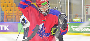 «Рыцари» в домашней серии дважды победили «Медведей»