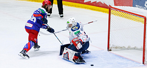 «Металлург» трижды отыгрывался в Смоленске, но пропустил в овертайме