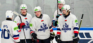 «Юниор» – «Рыцари»: наши парни сначала одержали «сухую» победу, затем в упорной борьбе уступили сопернику