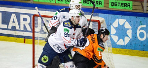 «Металлург» уступил «Шахтеру» в овертайме, единственную шайбу «волков» забросил Козячий