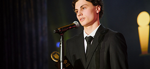 Защитник «Юности» Тимофей Маманович поделился впечатлениями о церемонии закрытия и отметил, что именно ему понравилось в прошлом году