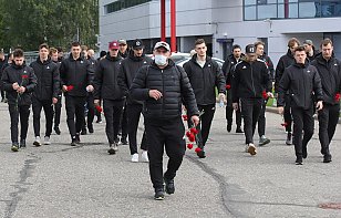 Минское «Динамо» возложило цветы к мемориалу «Хоккейное братство»
