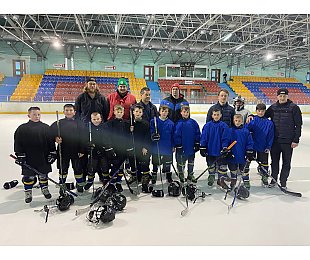 Главный тренер и игроки ХК «Брест» посетили тренировку юных хоккеистов в Кобрине
