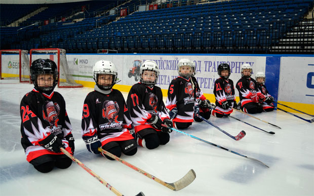 «Наши реформы удивили постсоветский хоккейный мир». Зачем ФХБ меняет детский хоккей